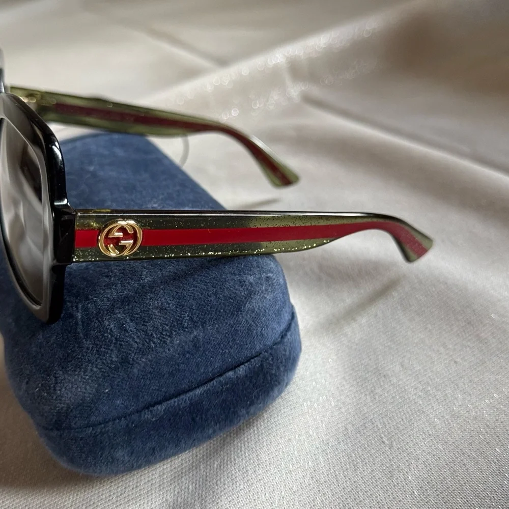 Gucci Women's Black Rectangular Oversized Sunglasses - Picture 5 of 8